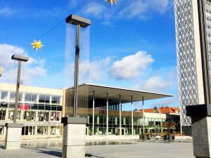 Torget i Neubrandenburg är modernt.